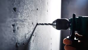 سوراخکاری دیوار با دریل